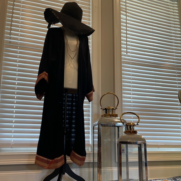 Beautiful black open front kimono with Aztec arm and bottom trim - Picture 2 of 11